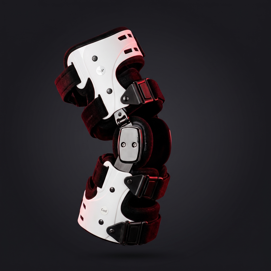 Adjustable OA Unloader Knee Brace - side profile hinge mechanism view
