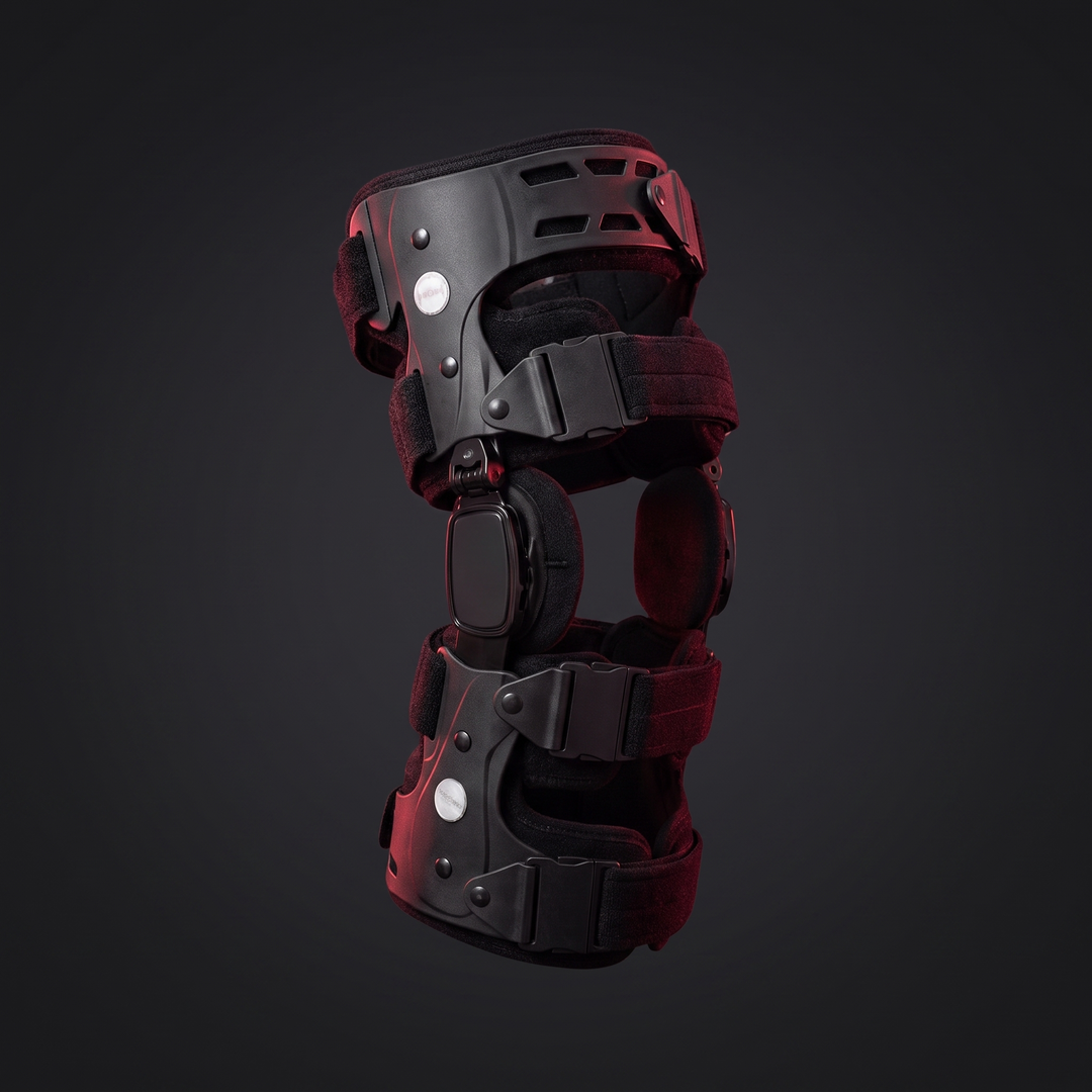 PHYSIOATHLETX adjustable knee brace, three-quarter angle showing structural hinge design