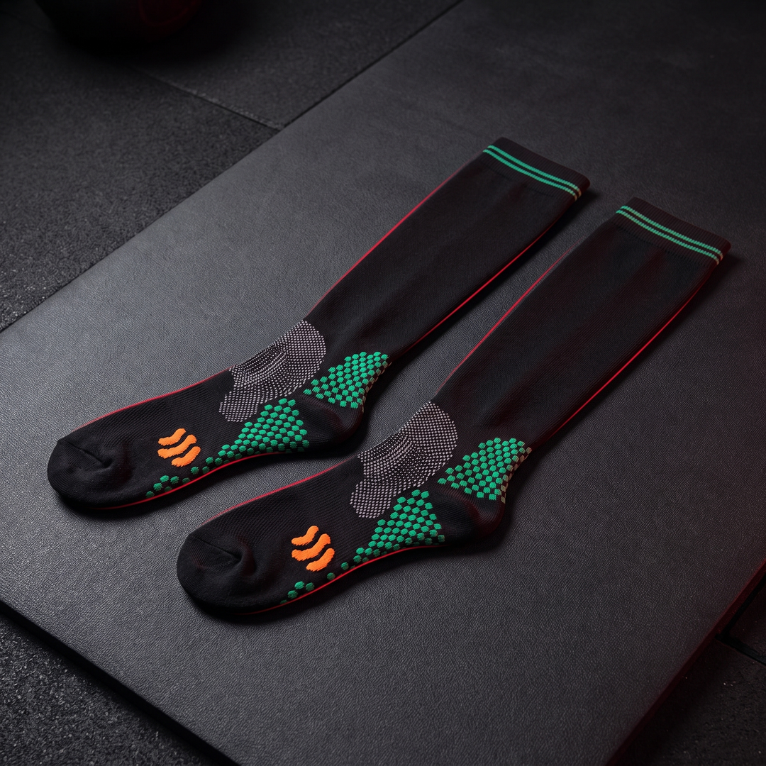 PHYSIOATHLETX graduated compression sports socks hero shot