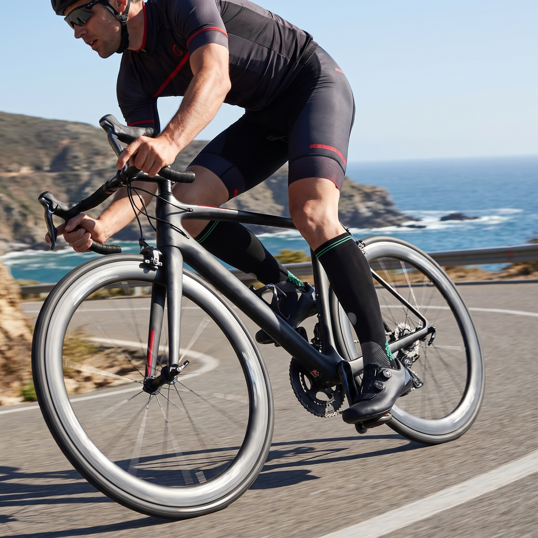 Cycling lifestyle - PHYSIOATHLETX compression sports socks