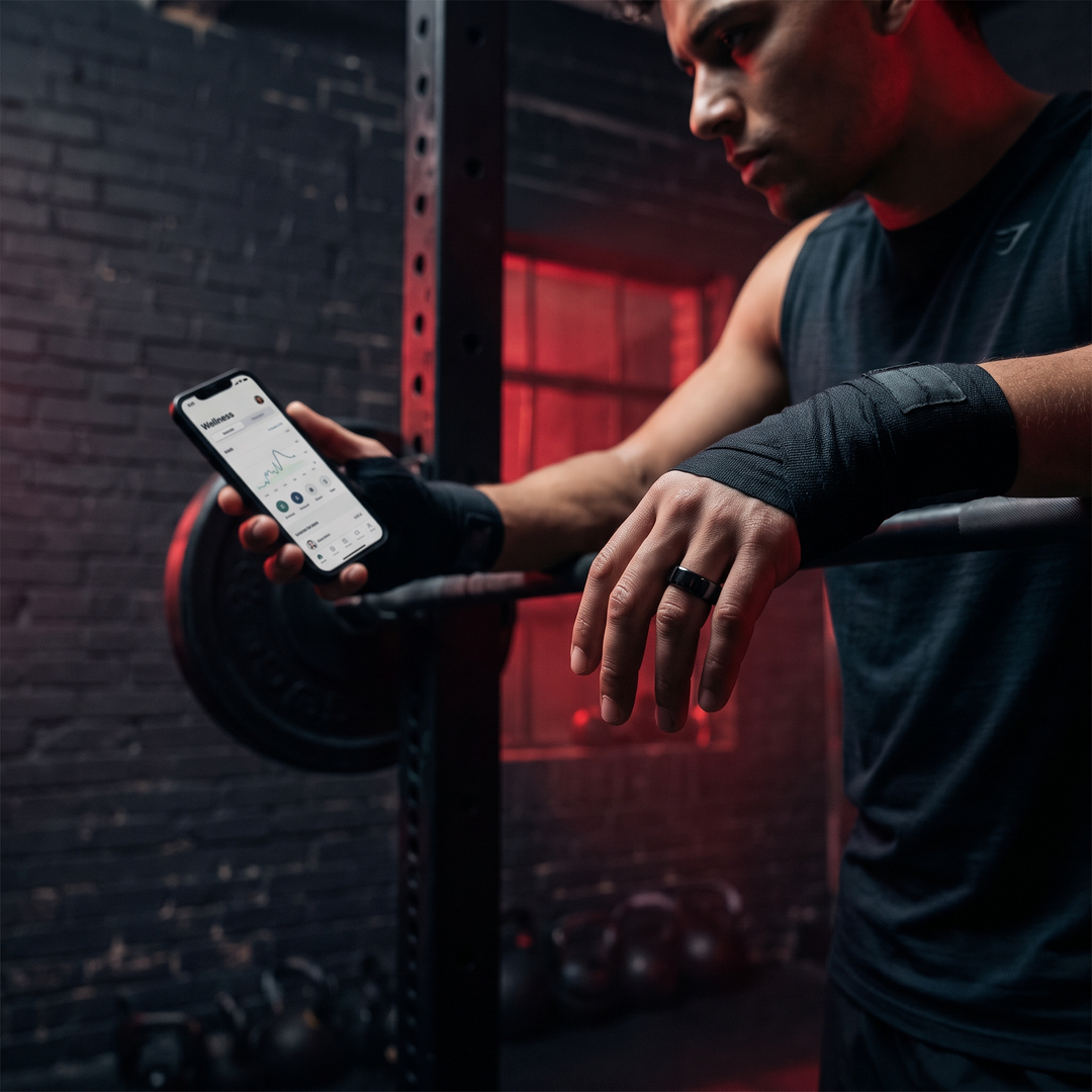 Smart Ring Health Monitor Fitness Tracker Ceramic Ring - Workout App Check Lifestyle Shot - Black, Sizes 8-13