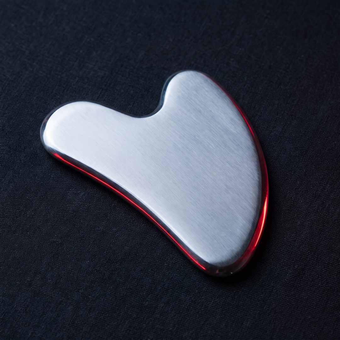 Stainless Steel Gua Sha Tool - Ergonomic Grip Contour Close-Up