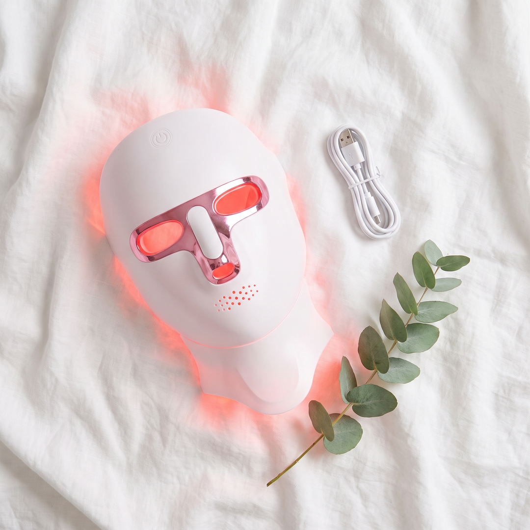 PHYSIOATHLETX LED Face &amp; Neck Mask – no-box flat lay with charging cable