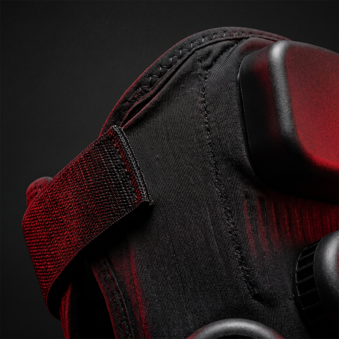 Close-up of the cold compress wrap pad fabric and strap detail