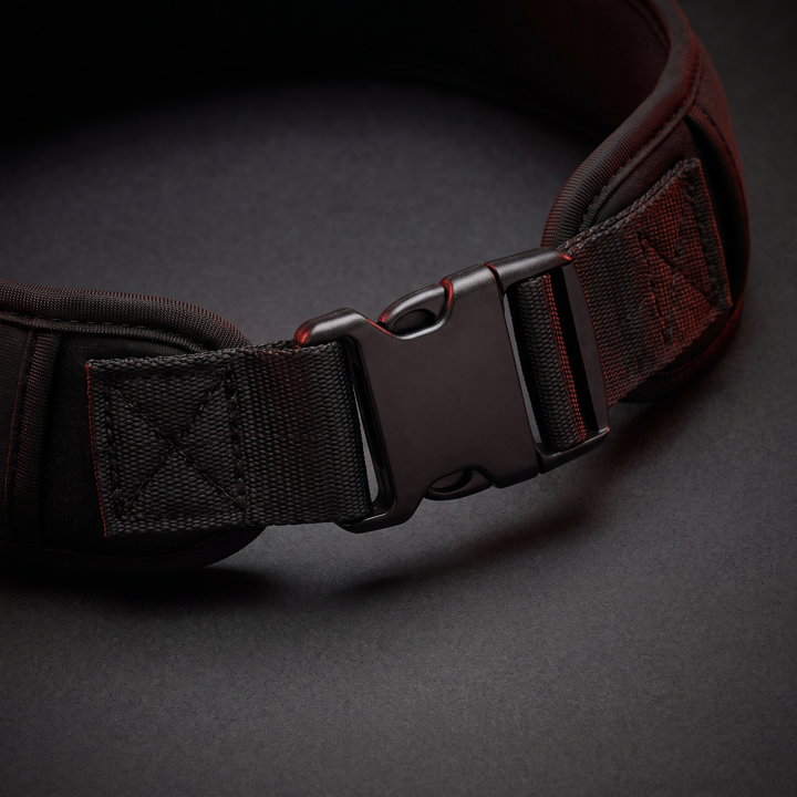 PHYSIOATHLETX Red Light Recovery Belt - adjustable strap and buckle detail