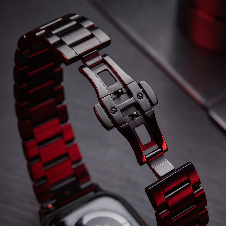 Black stainless-steel link bracelet band close-up on PHYSIOATHLETX Smart Watch
