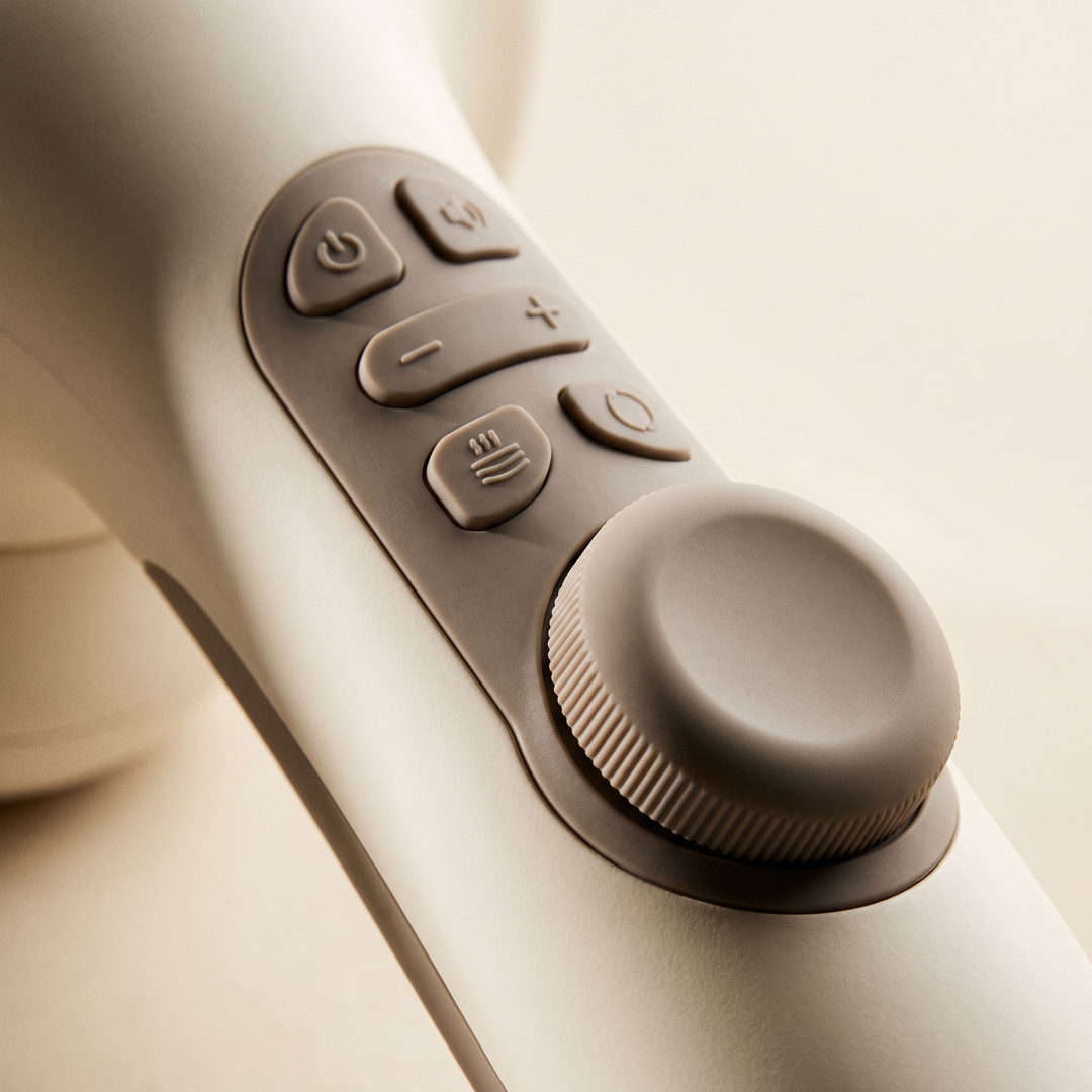 Tactile control buttons and mode dial on the PHYSIOATHLETX spa device handle