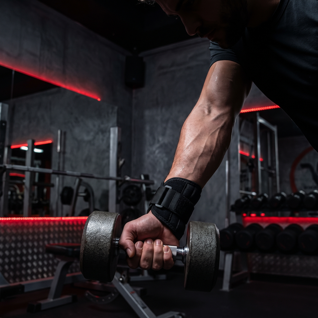 Adjustable Wrist Brace and Support Splint - Black, Right Hand, In Use