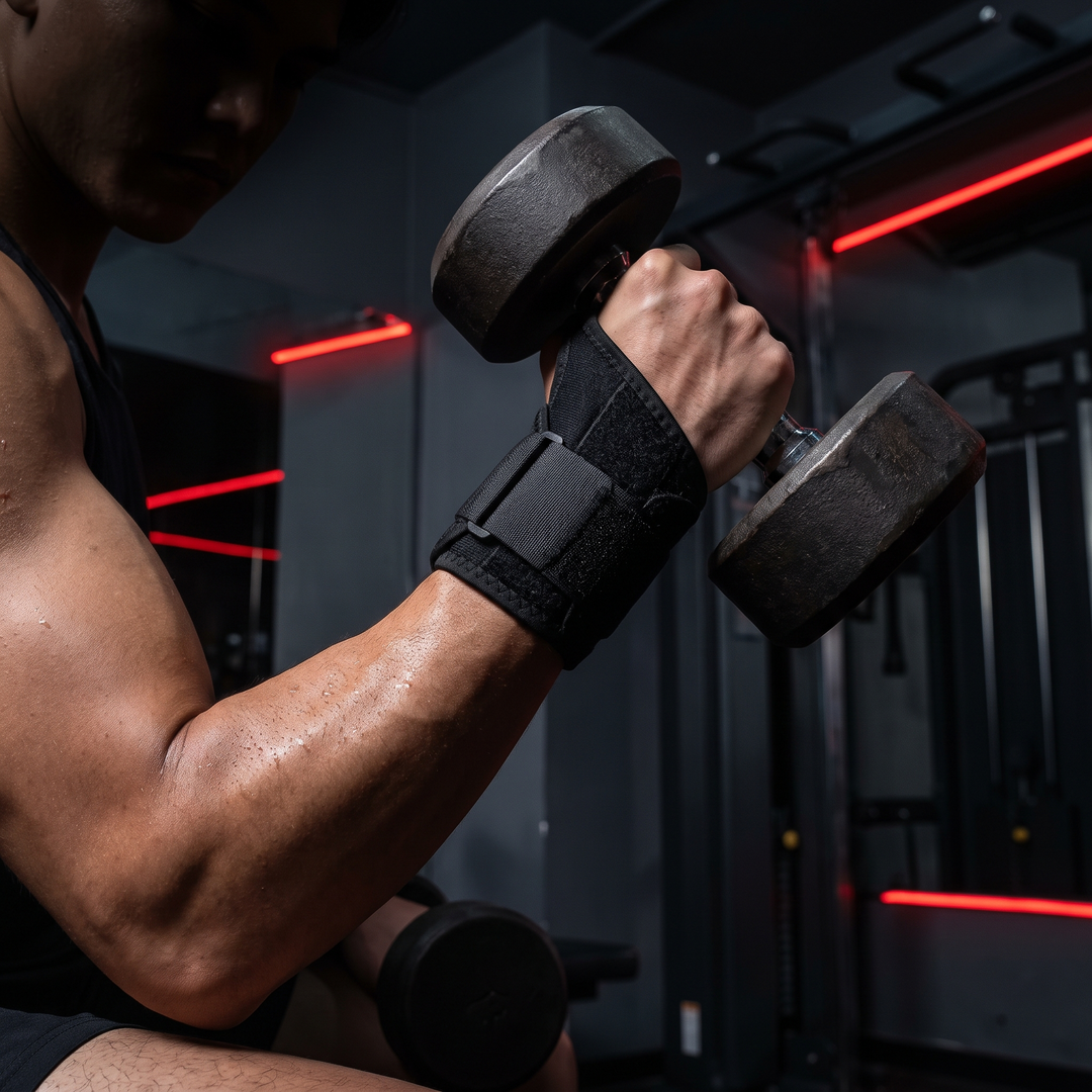 Adjustable Wrist Brace and Support Splint - Black, Right Hand, In Use